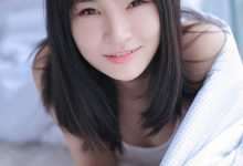 性感美女白嫩诱人床上写真图片-美图岛